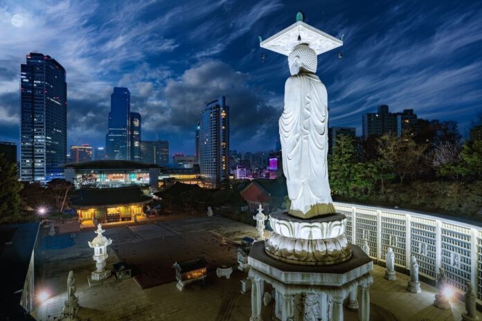 travel to south korea gangnam statue monument
